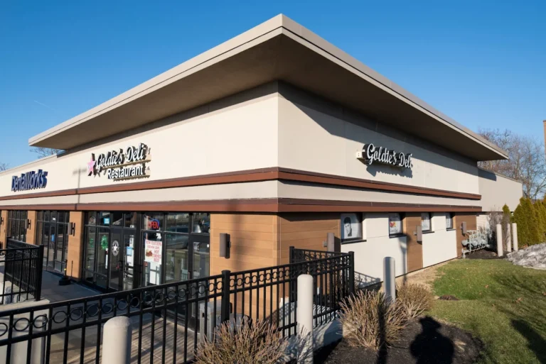 Goldies Deli Restaurant  768x513